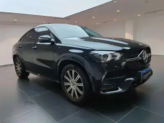 Mercedes-Benz GLE Coupe 2022 GLE 350 4MATIC Coupé SUV Estilo de moda exterior foto 2 Mercedes-Benz GLE Coupe 2022 GLE 350 4MATIC Coupé SUV Estilo de moda exterior foto 2