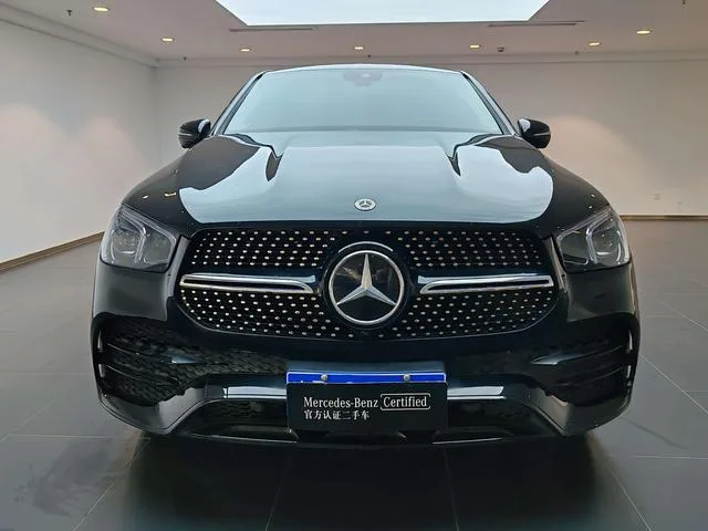 Mercedes-Benz GLE Coupe 2022 GLE 350 4MATIC Coupé SUV Estilo de moda exterior foto 4 Mercedes-Benz GLE Coupe 2022 GLE 350 4MATIC Coupé SUV Estilo de moda exterior foto 4