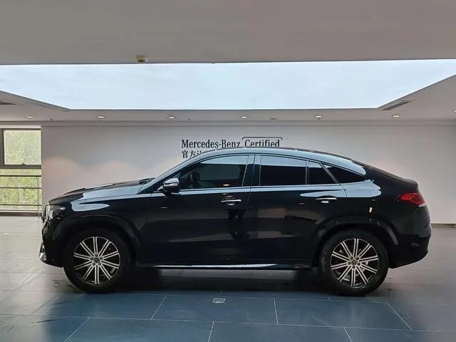 Mercedes-Benz GLE Coupe 2022 GLE 350 4MATIC Coupé SUV Estilo de moda exterior foto 7 Mercedes-Benz GLE Coupe 2022 GLE 350 4MATIC Coupé SUV Estilo de moda exterior foto 7