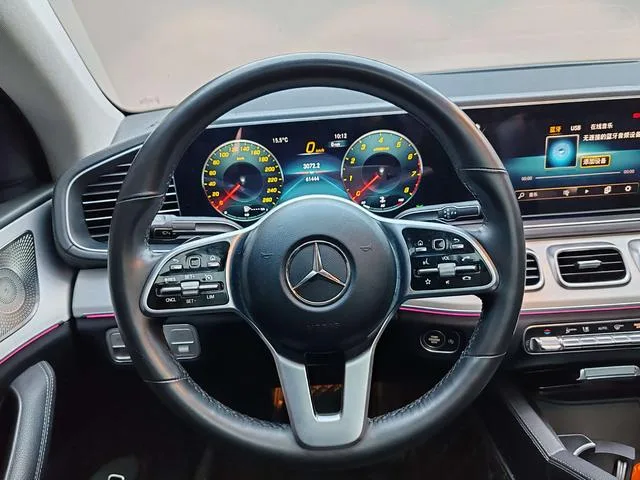 Mercedes-Benz GLE Coupe 2022 GLE 350 4MATIC Coupé SUV Estilo de moda interior foto 12 Mercedes-Benz GLE Coupe 2022 GLE 350 4MATIC Coupé SUV Estilo de moda interior foto 12