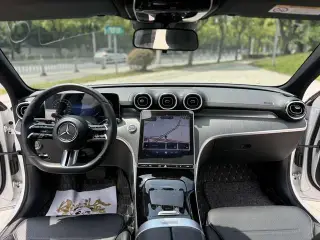 Mercedes-Benz C-Class 2022 C 200 L Version sportive intérieur photo 7