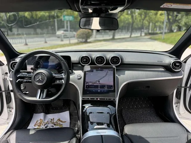 Mercedes-Benz C-Class 2022 C 200 L Version sportive intérieur photo 7