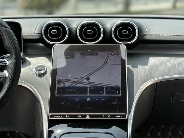 Mercedes-Benz C-Class 2022 C 200 L Version sportive intérieur photo 8