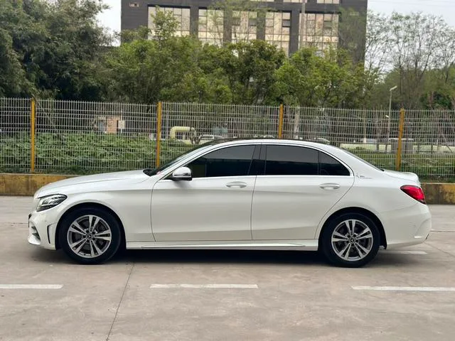 Mercedes-Benz C-Class 2021 C 200 L Edición deportiva de moda exterior foto 6 Mercedes-Benz C-Class 2021 C 200 L Edición deportiva de moda exterior foto 6