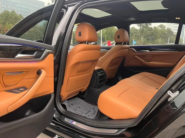 BMW 5 Series 2020 530Li Leading Type M Sports suit exterior photo 7