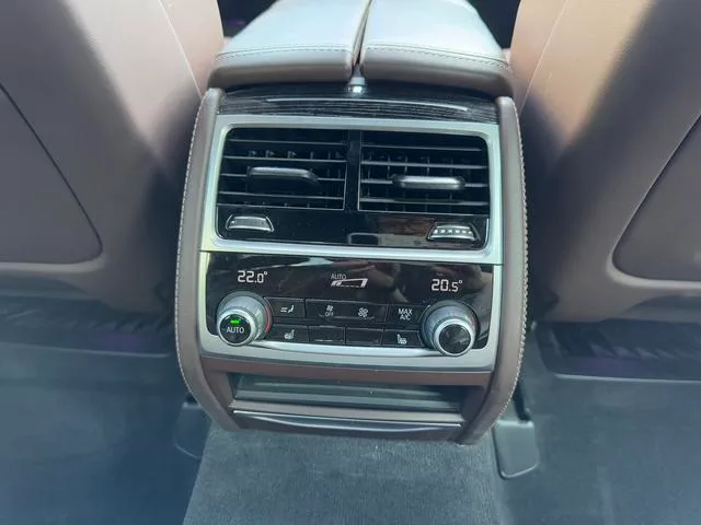 BMW 7 Series 2021 730Li M Sports suit interior photo 7