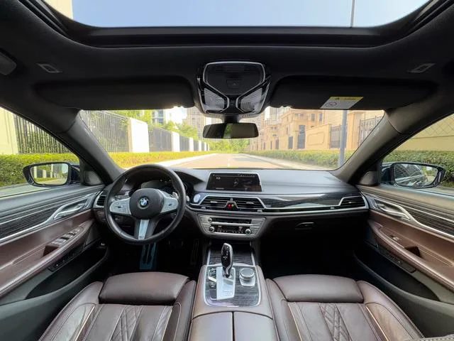 BMW 7 Series 2021 730Li M Sports suit interior photo 8
