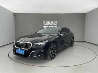 BMW 5 Series 2024 530Li Лидирующий M Спортивный костюм экстерьер фото 1