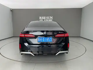 BMW 5 Series 2024 530Li Лидирующий M Спортивный костюм экстерьер фото 5