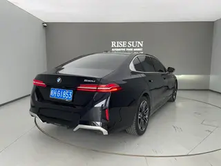 BMW 5 Series 2024 530Li Лидирующий M Спортивный костюм экстерьер фото 6