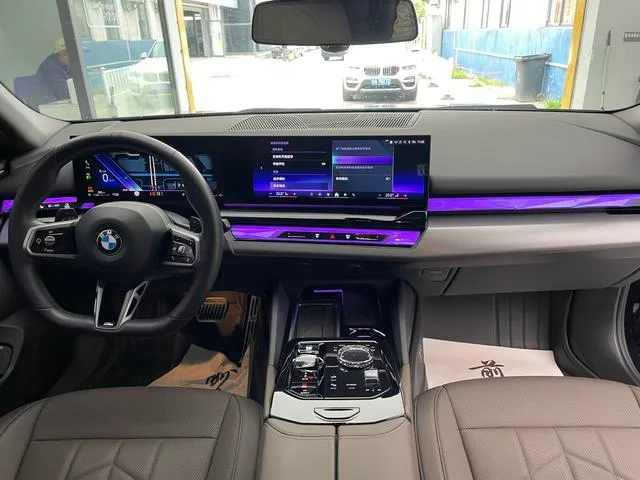 BMW 5 Series 2024 530Li Лидирующий M Спортивный костюм экстерьер фото 7