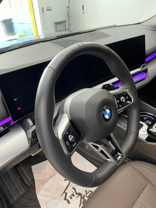 BMW 5 Series 2024 530Li Лидирующий M Спортивный костюм интерьер фото 13