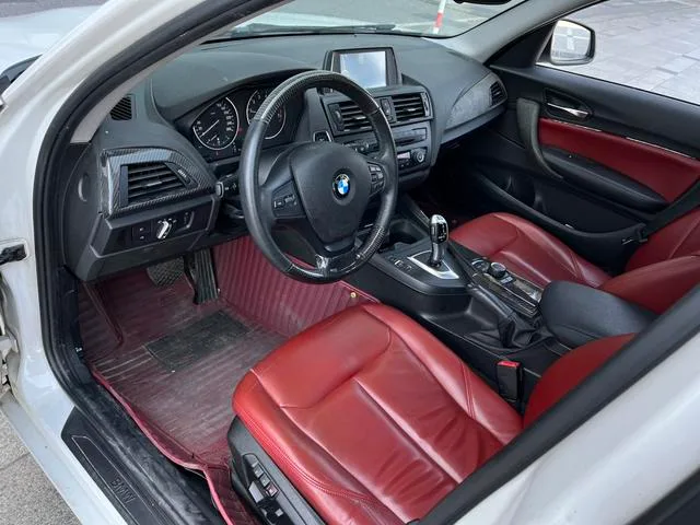 BMW 1 Series (Imported) 2013 Модификация 118i Лидирующий интерьер фото 11