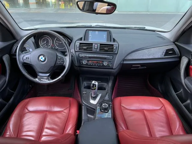 BMW 1 Series (Imported) 2013 Модификация 118i Лидирующий интерьер фото 13