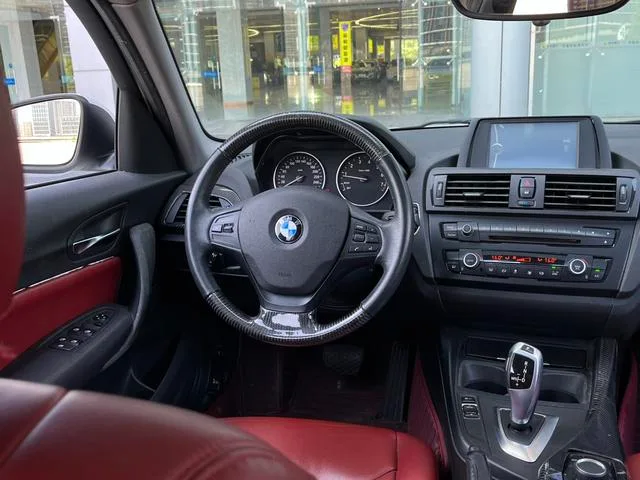 BMW 1 Series (Imported) 2013 Модификация 118i Лидирующий интерьер фото 14