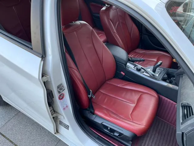 BMW 1 Series (Imported) 2013 Модификация 118i Лидирующий интерьер фото 17