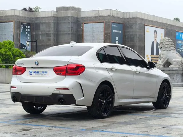 BMW 1 Series 2021 125i M Sports Obsidian Night Edition exterior photo 6