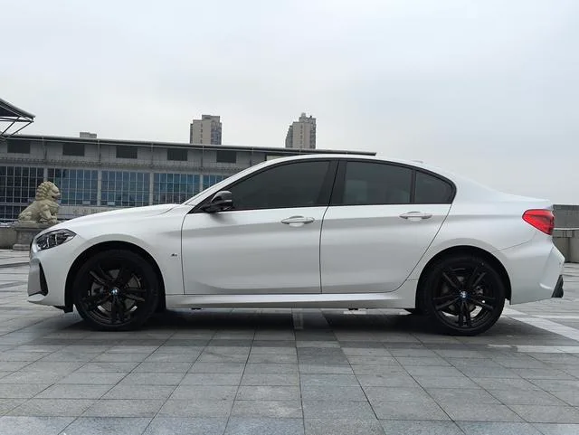 BMW 1 Series 2021 125i M Sports Obsidian Night Edition exterior photo 8