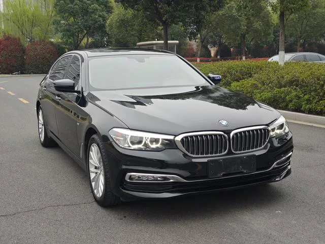BMW 5 Series 2018 Restyling 530Li Leading Type Luxury Set exterior photo 3 BMW 5 Series 2018 Restyling 530Li Leading Type Luxury Set exterior photo 3