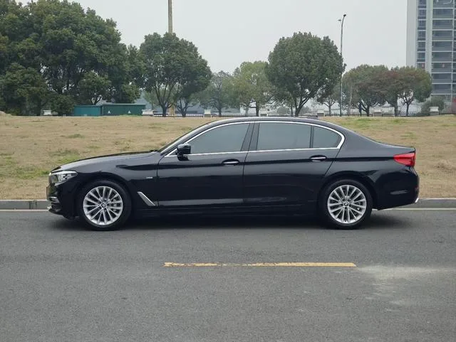 BMW 5 Series 2018 Restyling 530Li Leading Type Luxury Set exterior photo 4 BMW 5 Series 2018 Restyling 530Li Leading Type Luxury Set exterior photo 4