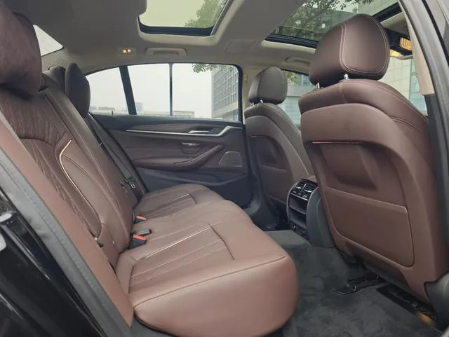 BMW 5 Series 2018 Restyling 530Li Leading Type Luxury Set exterior photo 10 BMW 5 Series 2018 Restyling 530Li Leading Type Luxury Set exterior photo 10