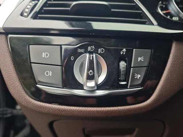 BMW 5 Series 2018 Restyling 530Li Leading Type Luxury Set interior photo 16 BMW 5 Series 2018 Restyling 530Li Leading Type Luxury Set interior photo 16