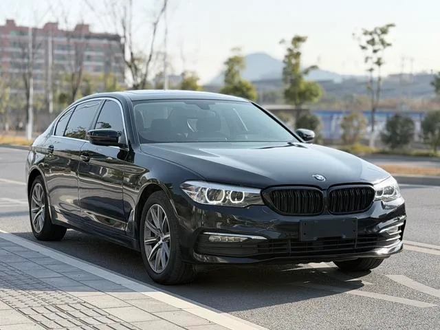 BMW 5 Series 2018 528Li Édition spéciale répertoriée extérieur photo 3 BMW 5 Series 2018 528Li Édition spéciale répertoriée extérieur photo 3