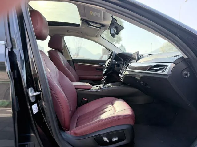 BMW 5 Series 2018 528Li Édition spéciale répertoriée intérieur photo 9 BMW 5 Series 2018 528Li Édition spéciale répertoriée intérieur photo 9