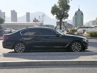 BMW 5 Series 2018 528Li Édition spéciale répertoriée intérieur photo 16 BMW 5 Series 2018 528Li Édition spéciale répertoriée intérieur photo 16