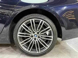 BMW 5 Series 2019 530Li Лидирующий M Спортивный костюм интерьер фото 13