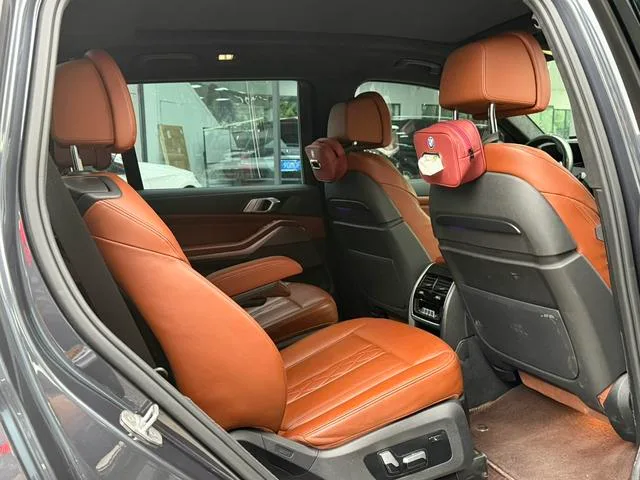 BMW X7 2020 xDrive40i Premium Class M Sports suit interior photo 8 BMW X7 2020 xDrive40i Premium Class M Sports suit interior photo 8
