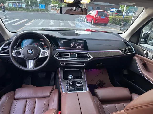 BMW X5 2020 xDrive40i M Sports suit interior photo 6
