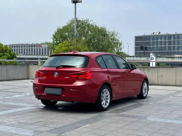 BMW 1 Series (Imported) 2016 118i Leading Type exterior photo 4