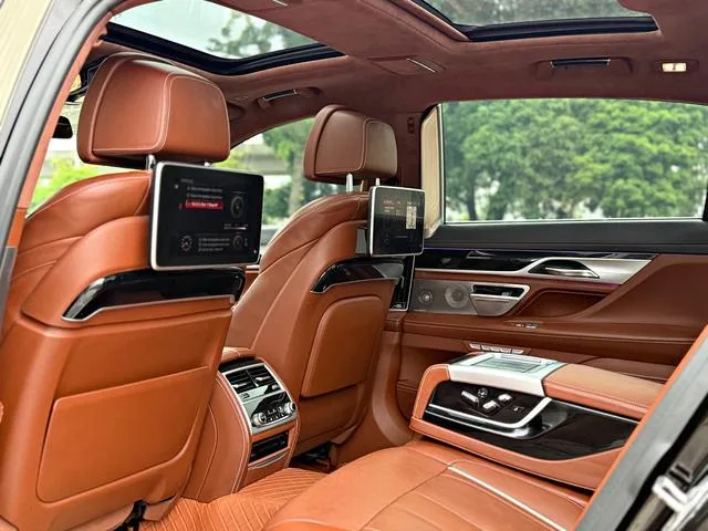 BMW 7 Series 2018 740Li xDrive Premium Class Excellence Set exterior photo 7