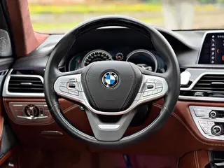 BMW 7 Series 2018 740Li xDrive Premium Class Excellence Set exterior photo 9