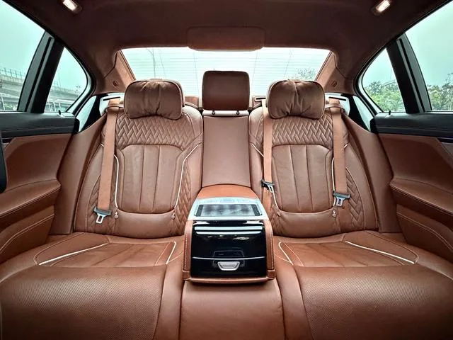 BMW 7 Series 2018 740Li xDrive Premium Class Excellence Set interior photo 11