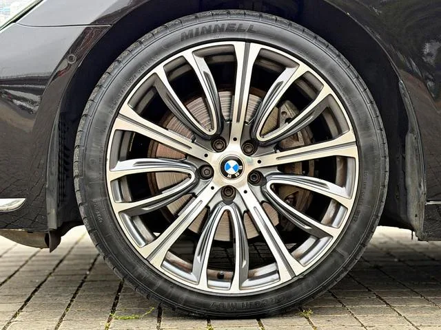 BMW 7 Series 2018 740Li xDrive Premium Class Excellence Set interior photo 15