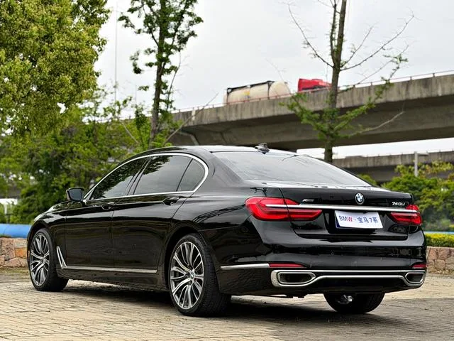 BMW 7 Series 2018 740Li xDrive Premium Class Excellence Set interior photo 17