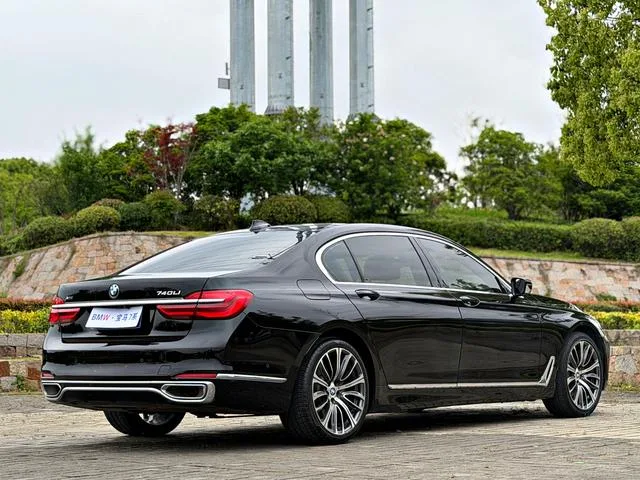 BMW 7 Series 2018 740Li xDrive Premium Class Excellence Set interior photo 19
