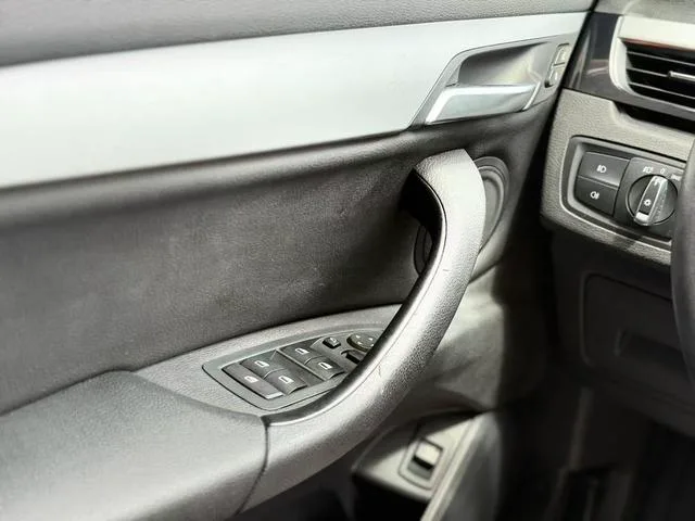BMW X1 2019 sDrive20Li Leading Type interior photo 16