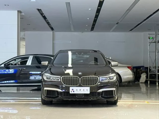 BMW 7 Series 2018 M760Li xDrive extérieur photo 2