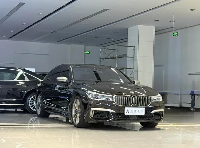 BMW 7 Series 2018 M760Li xDrive extérieur photo 3