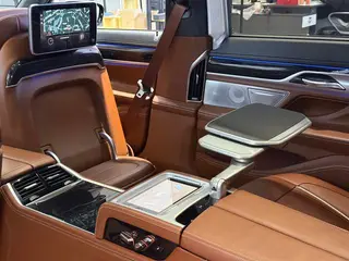 BMW 7 Series 2018 M760Li xDrive intérieur photo 11