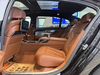 BMW 7 Series 2018 M760Li xDrive intérieur photo 12