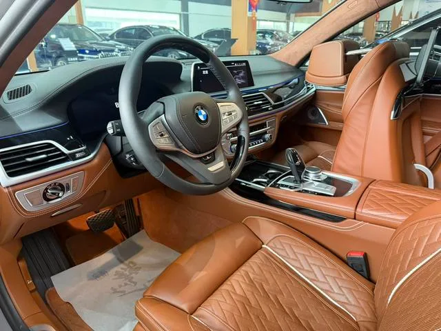 BMW 7 Series 2021 740Li xDrive Type administratif Ensemble de luxe extérieur photo 4