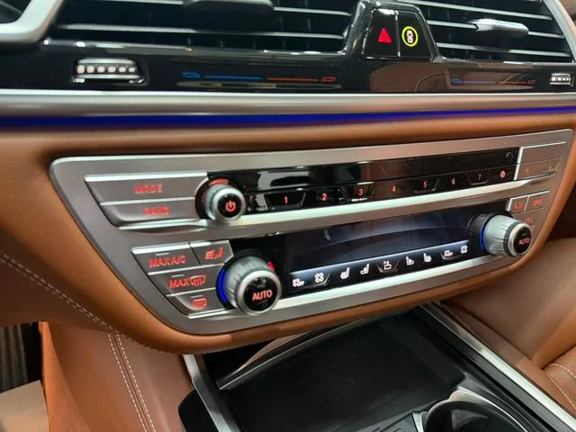 BMW 7 Series 2021 740Li xDrive Type administratif Ensemble de luxe intérieur photo 8