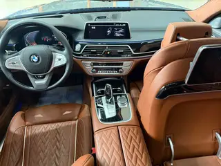 BMW 7 Series 2021 740Li xDrive Type administratif Ensemble de luxe intérieur photo 10