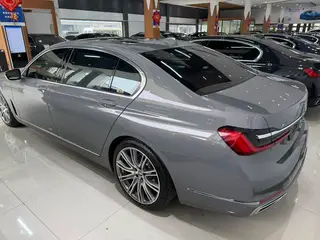 BMW 7 Series 2021 740Li xDrive Type administratif Ensemble de luxe intérieur photo 11