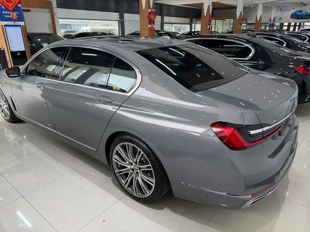 BMW 7 Series 2021 740Li xDrive Type administratif Ensemble de luxe intérieur photo 11