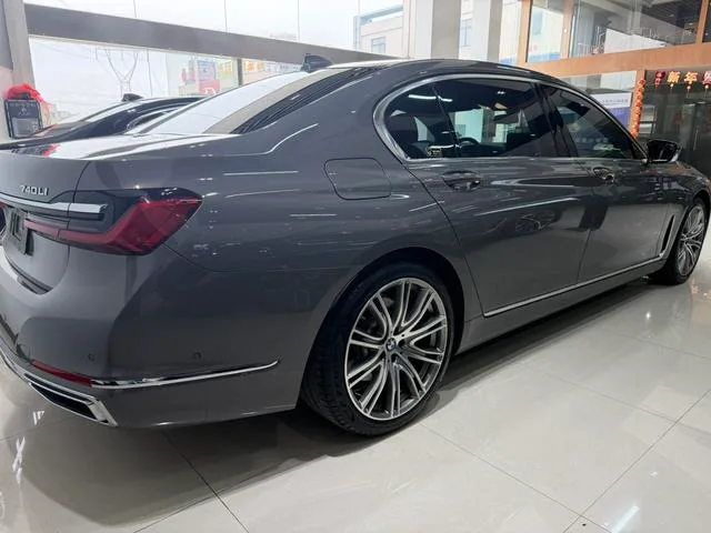 BMW 7 Series 2021 740Li xDrive Type administratif Ensemble de luxe intérieur photo 12